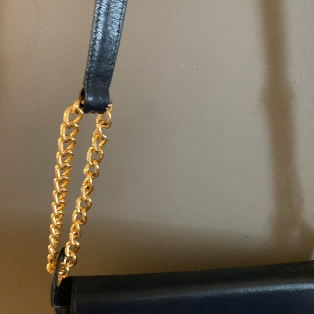 Vintage‎ navy bag with gold hardware - Picture 2 of 5